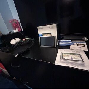 GARMIN NUVI 1300 GPS NAVIGATOR